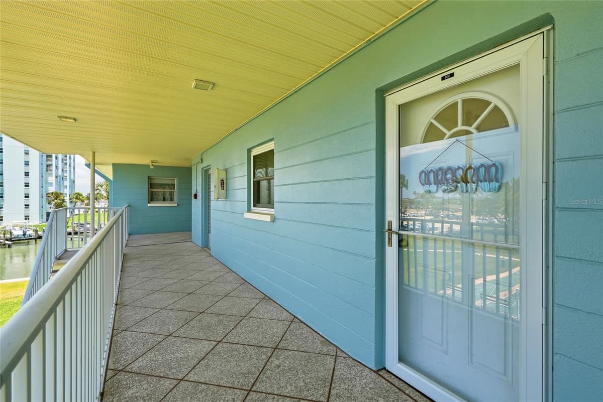6201 2ND STREET — photo 5 of 40