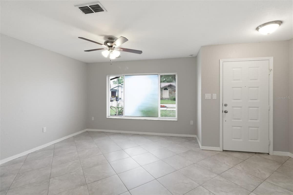 9504 VIA SEGOVIA — photo 13 of 22