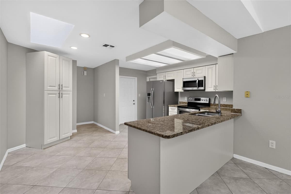 9504 VIA SEGOVIA — photo 11 of 22