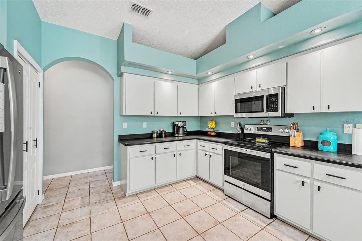 10724 PATRICK AVE — photo 7 of 27