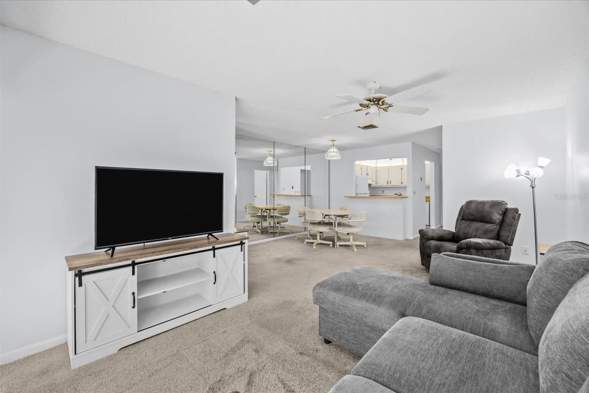 127 LAKES END DRIVE — photo 10 of 44
