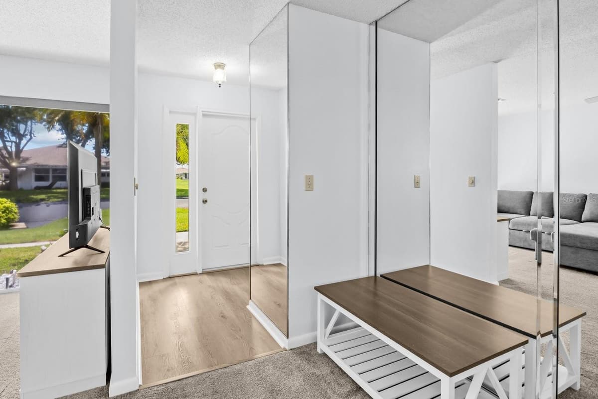 127 LAKES END DRIVE — photo 6 of 44
