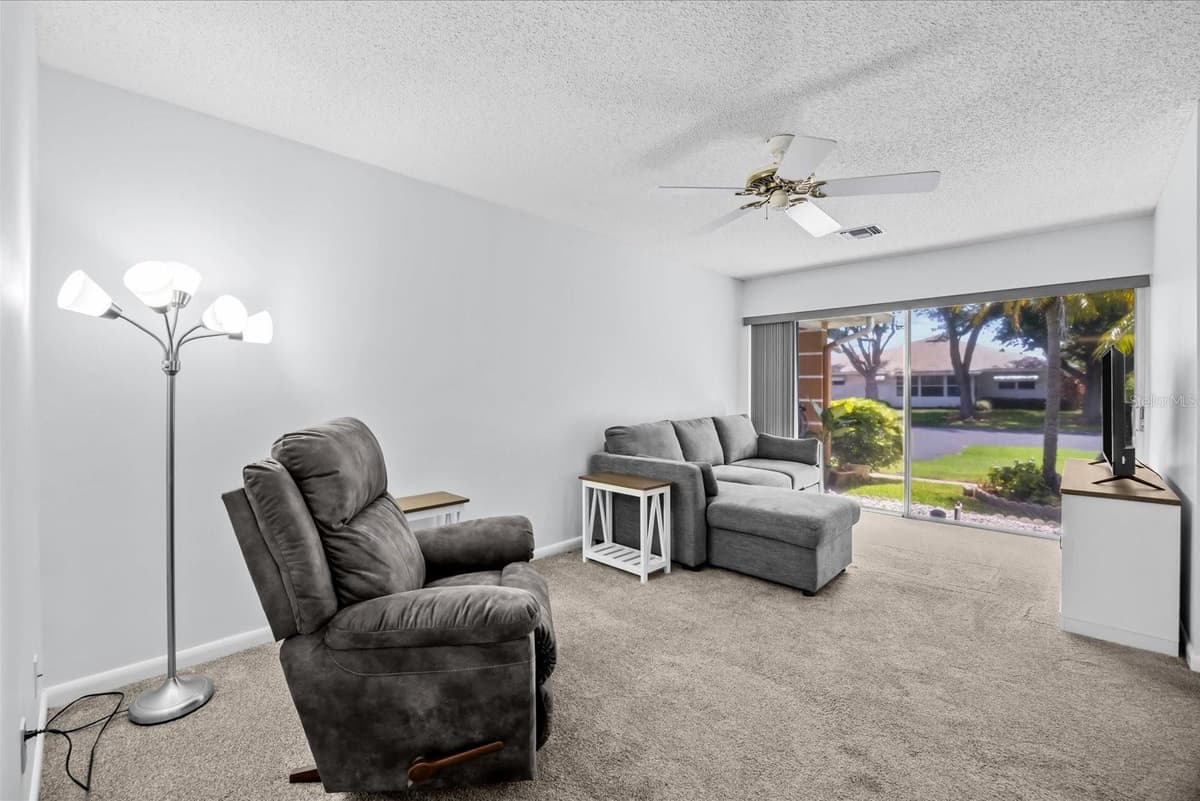 127 LAKES END DRIVE — photo 16 of 44