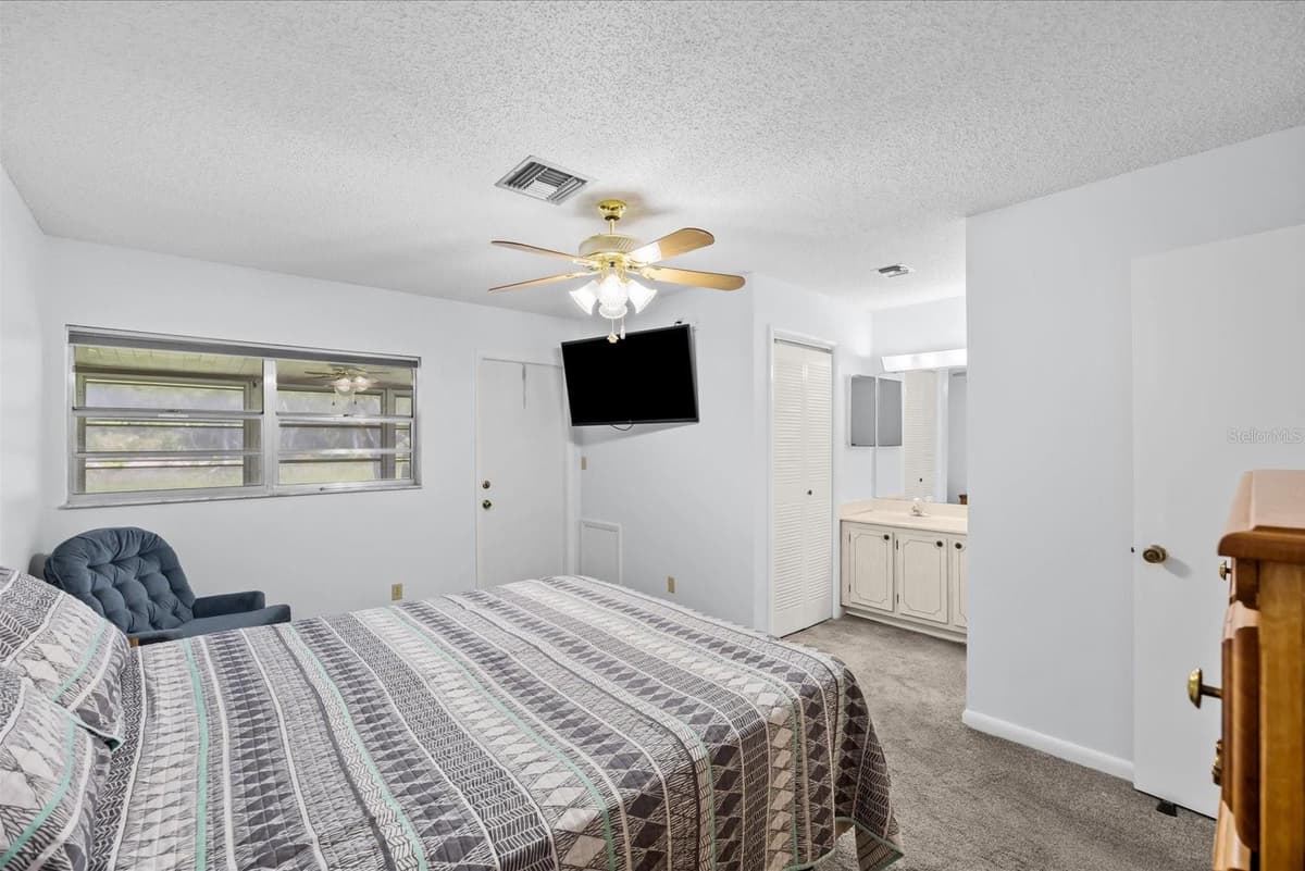 127 LAKES END DRIVE — photo 13 of 44