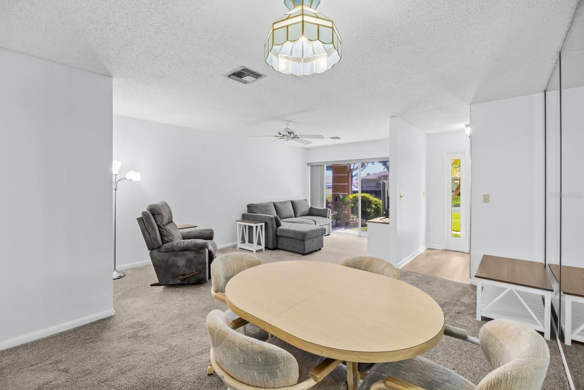 127 LAKES END DRIVE — photo 8 of 44