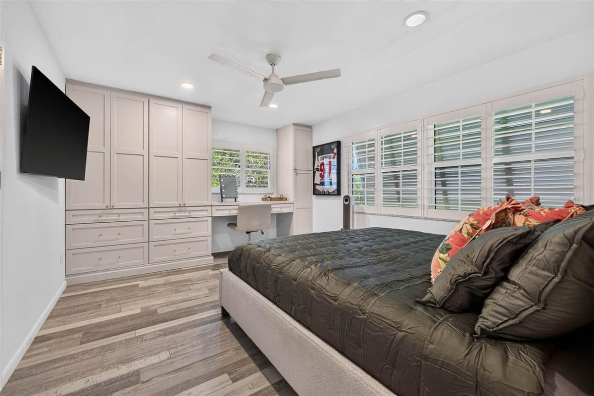 616 PINELAND AVENUE — photo 17 of 32