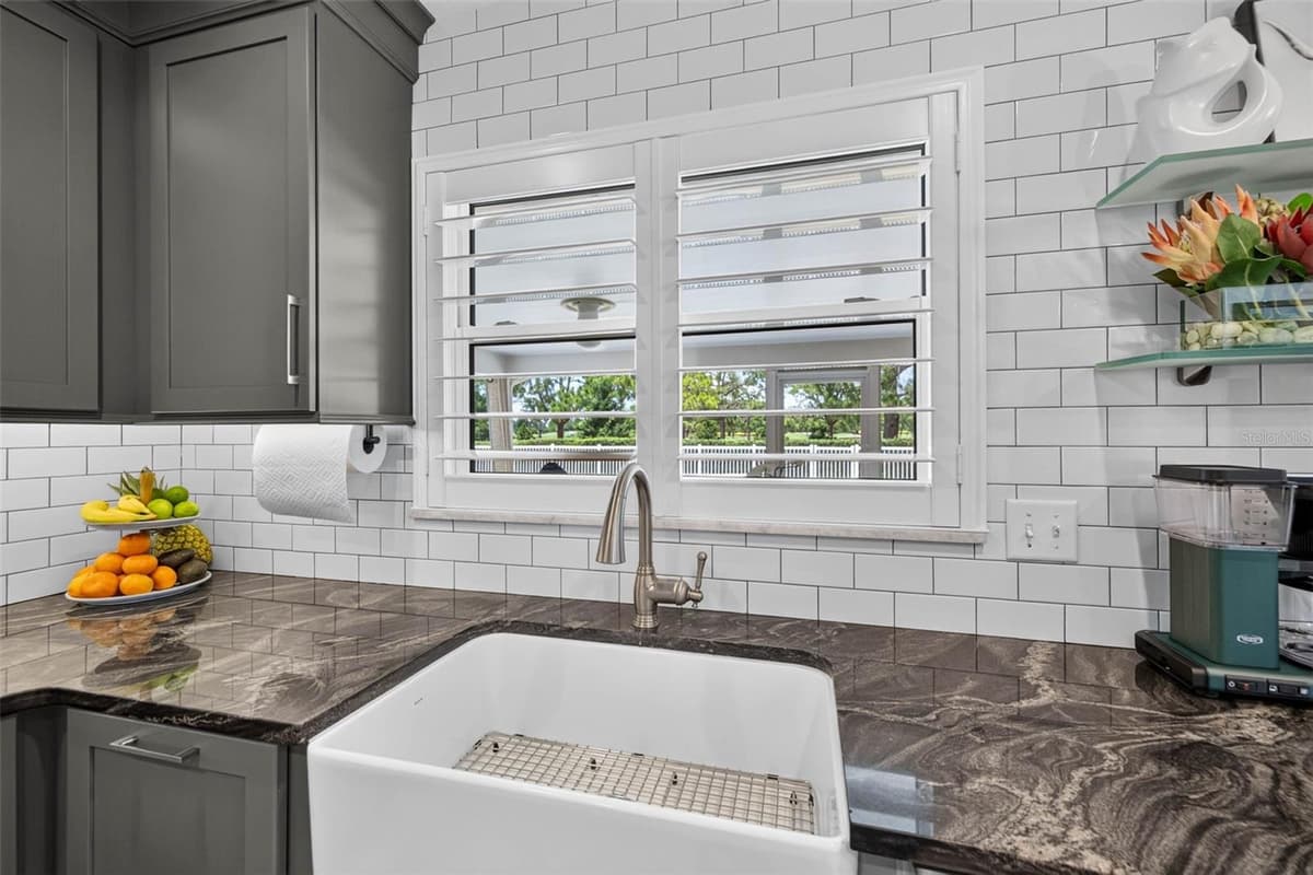 616 PINELAND AVENUE — photo 8 of 32