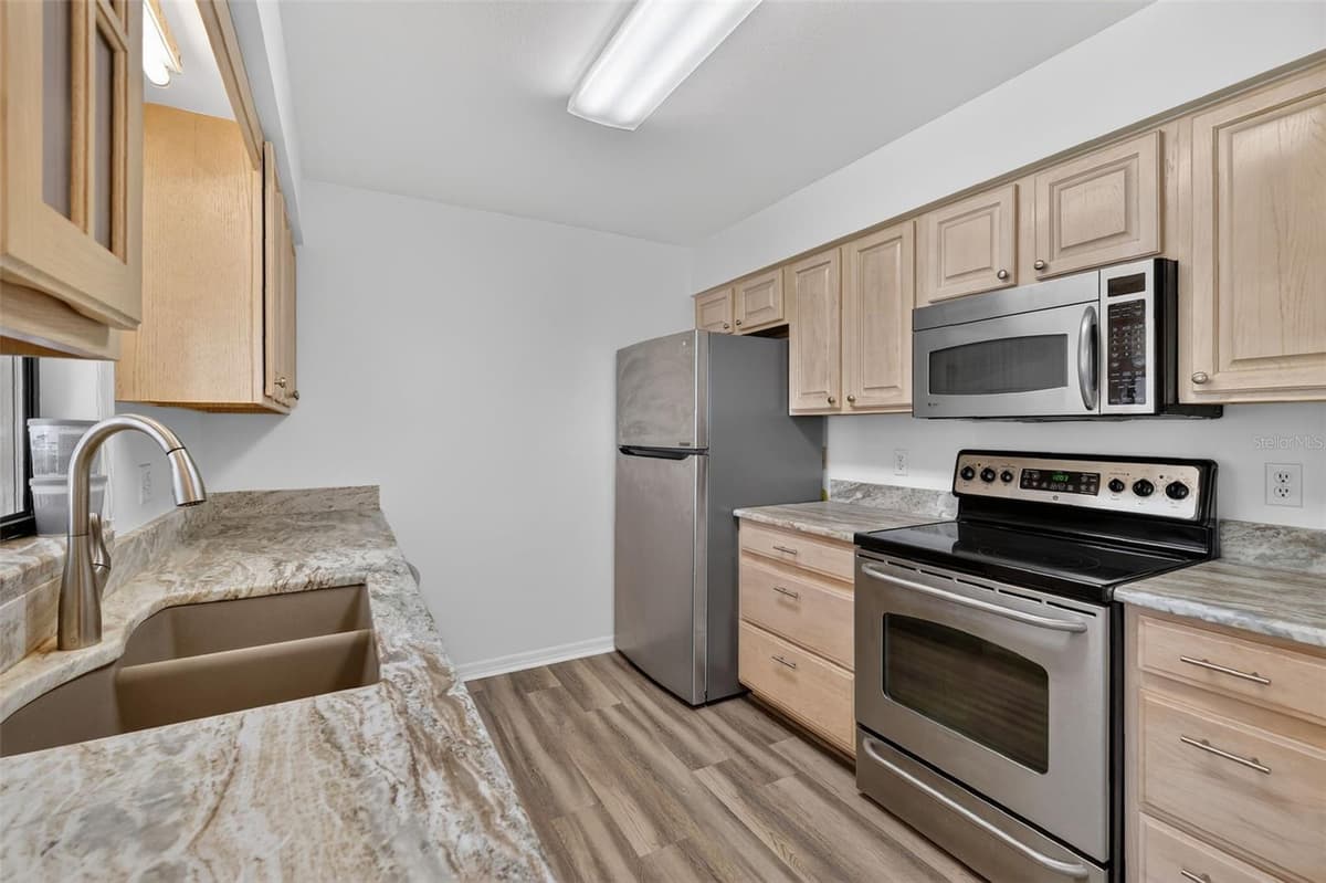 12520 ORANGEWOOD COURT — photo 11 of 23