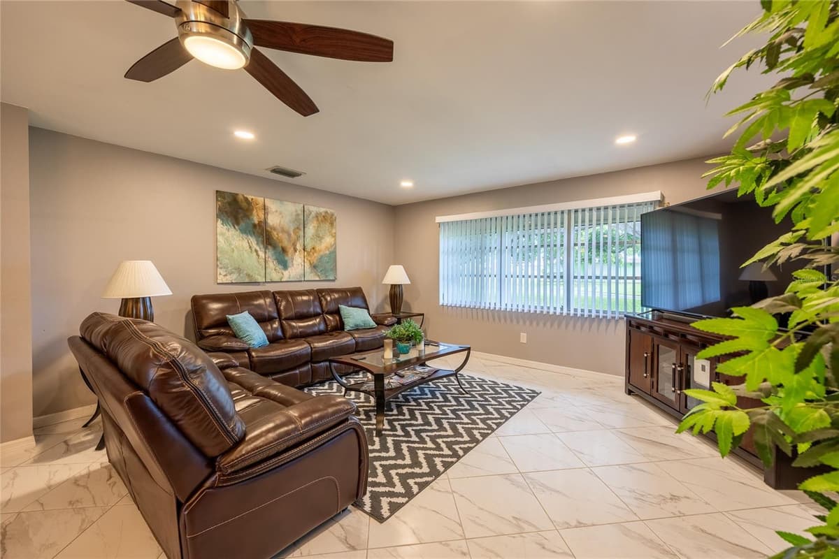 531 PANGOLA DRIVE — photo 11 of 45
