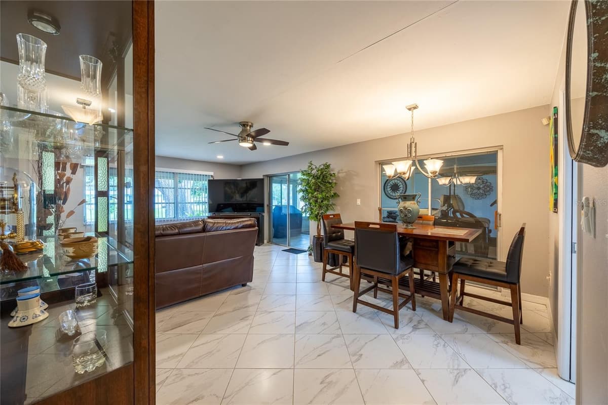531 PANGOLA DRIVE — photo 10 of 45