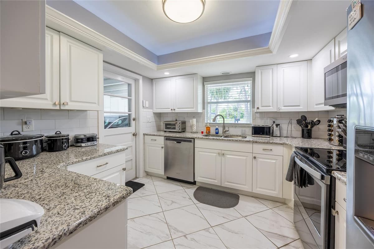 531 PANGOLA DRIVE — photo 17 of 45