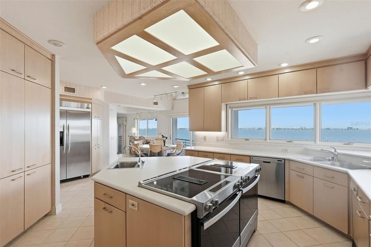 2869 SEABREEZE DRIVE — photo 15 of 57