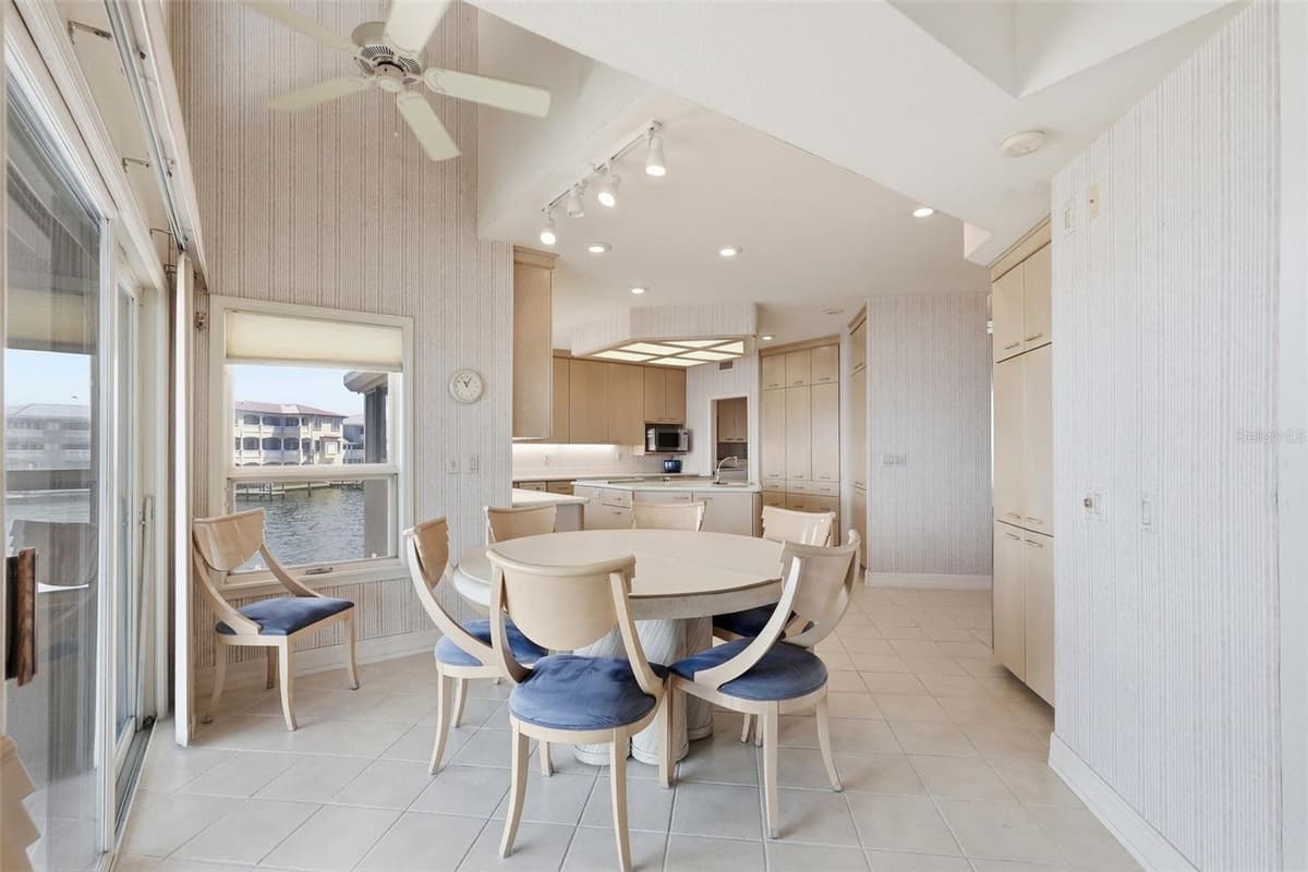 2869 SEABREEZE DRIVE — photo 17 of 57