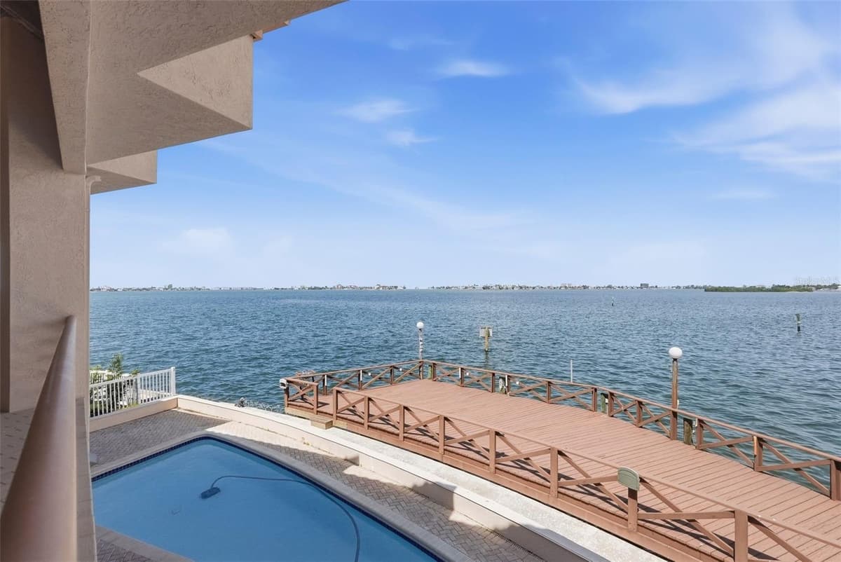 2869 SEABREEZE DRIVE — photo 14 of 57