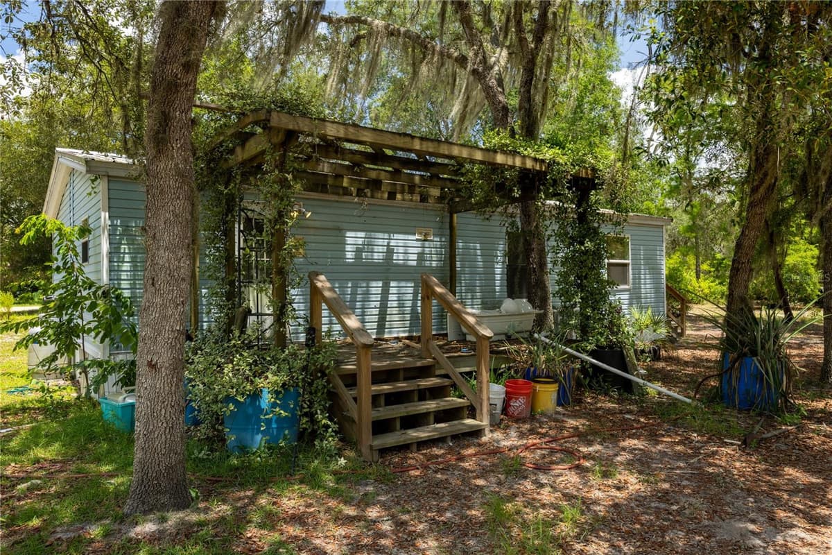 108 KITTY AVENUE — photo 9 of 31