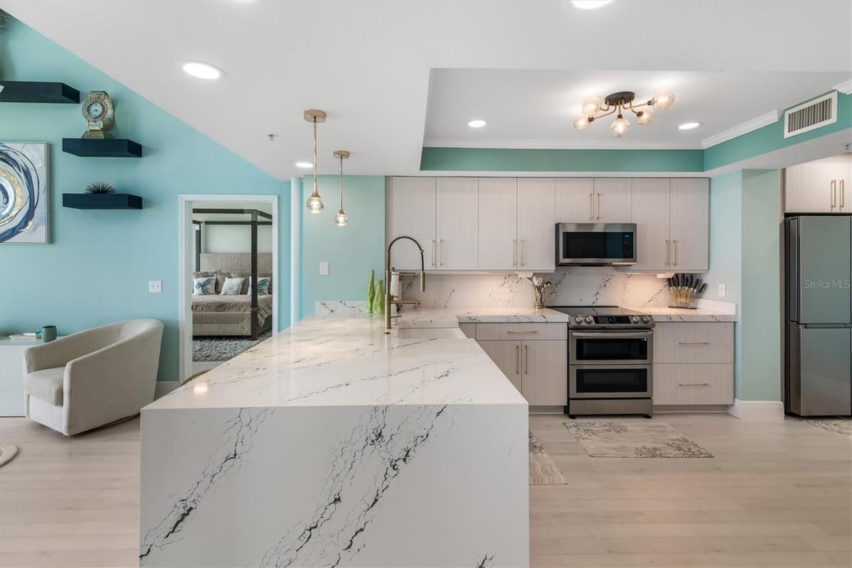 200 OCEAN CREST DRIVE — photo 10 of 70