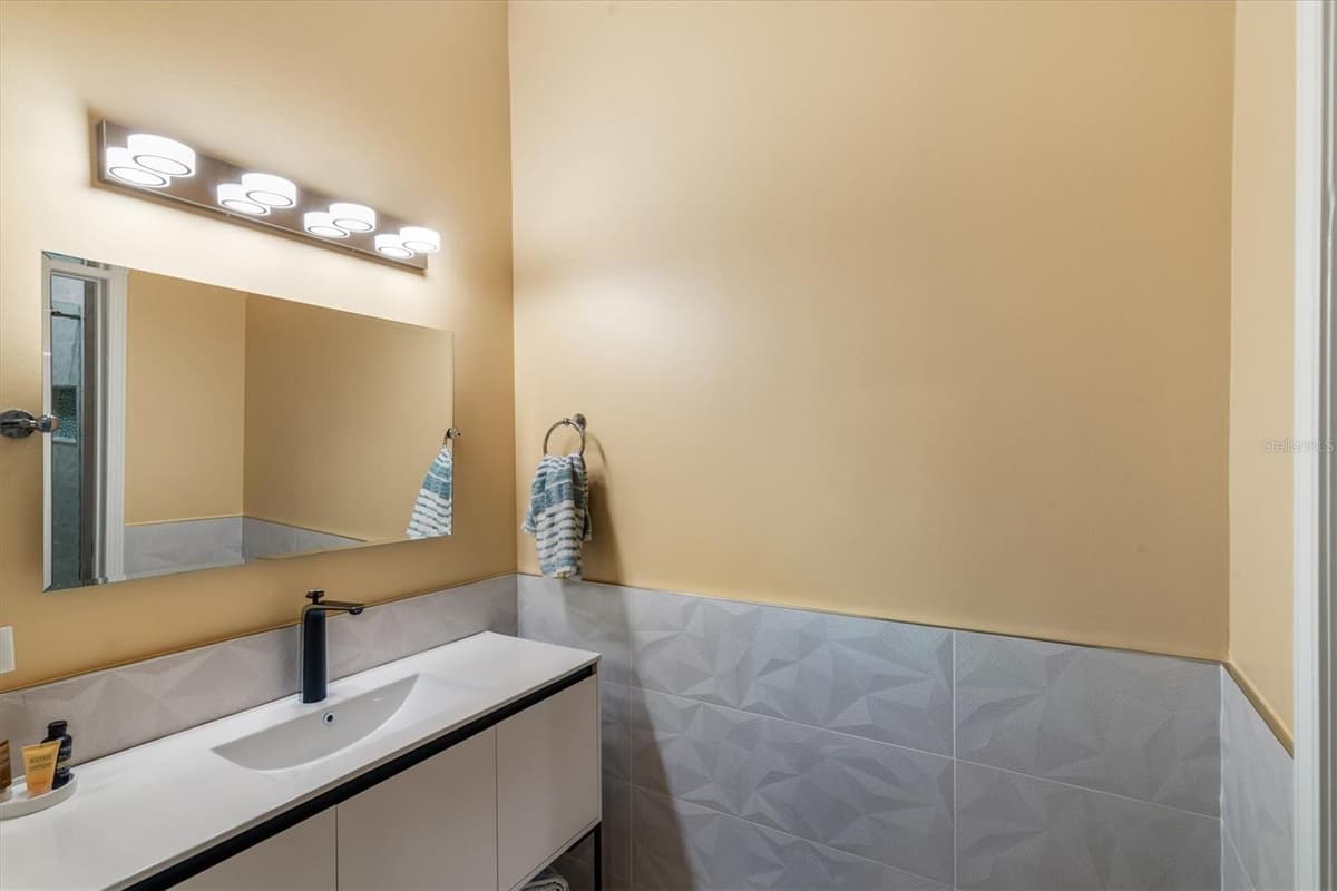 200 OCEAN CREST DRIVE — photo 42 of 70