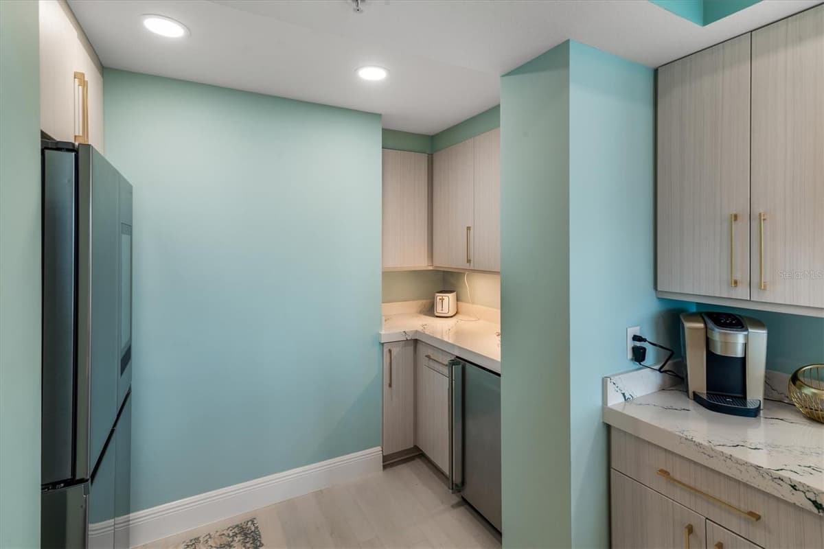 200 OCEAN CREST DRIVE — photo 14 of 70