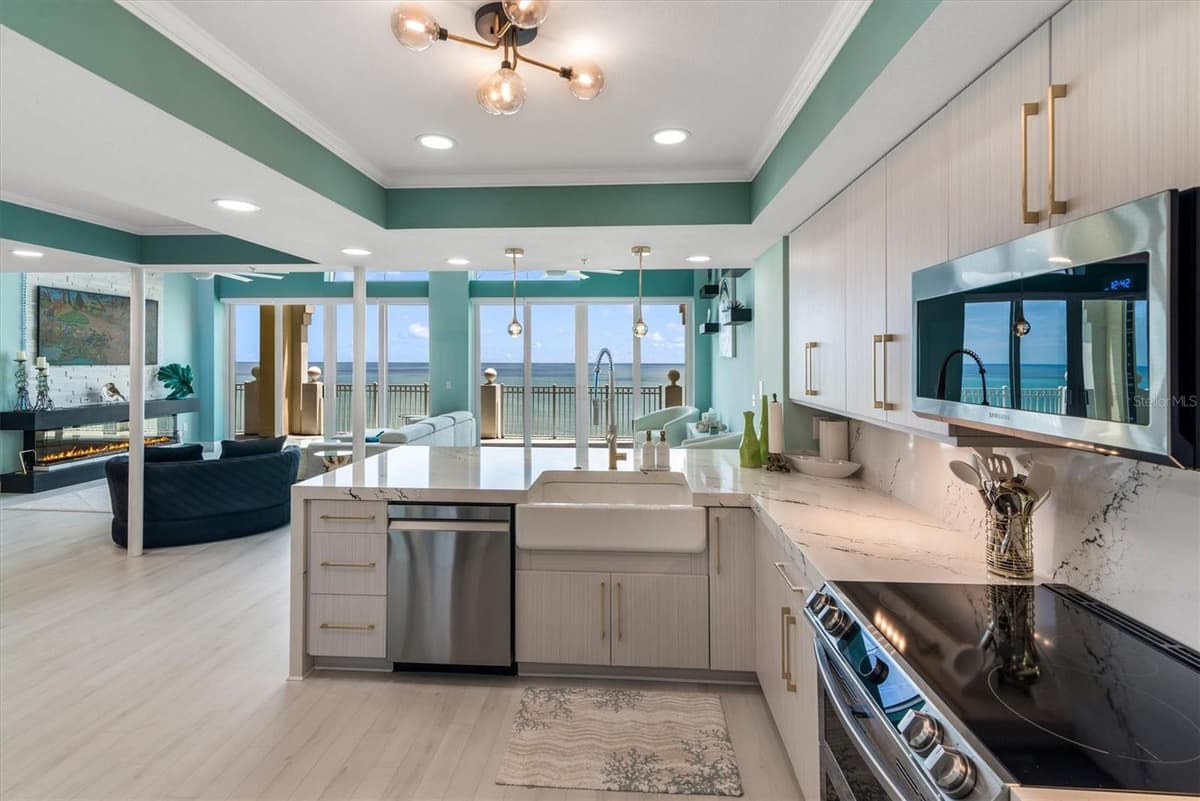200 OCEAN CREST DRIVE — photo 12 of 70