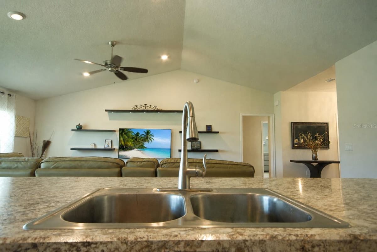 7733 SLOEWOOD DRIVE — photo 10 of 30