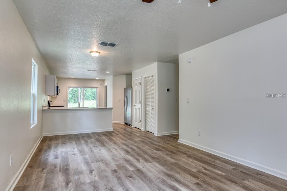 10010 MCMAHON AVENUE — photo 7 of 22