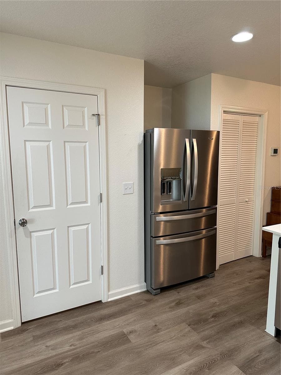 10010 MCMAHON AVENUE — photo 10 of 22