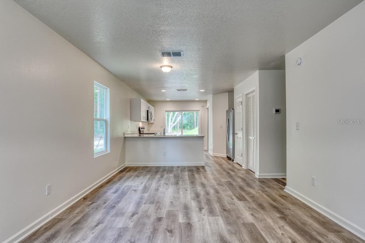 10010 MCMAHON AVENUE — photo 4 of 22
