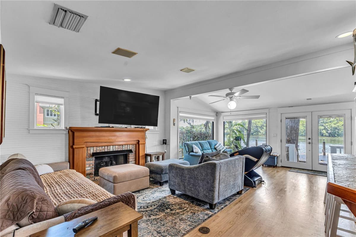 55342 CLAIRE STREET — photo 16 of 52