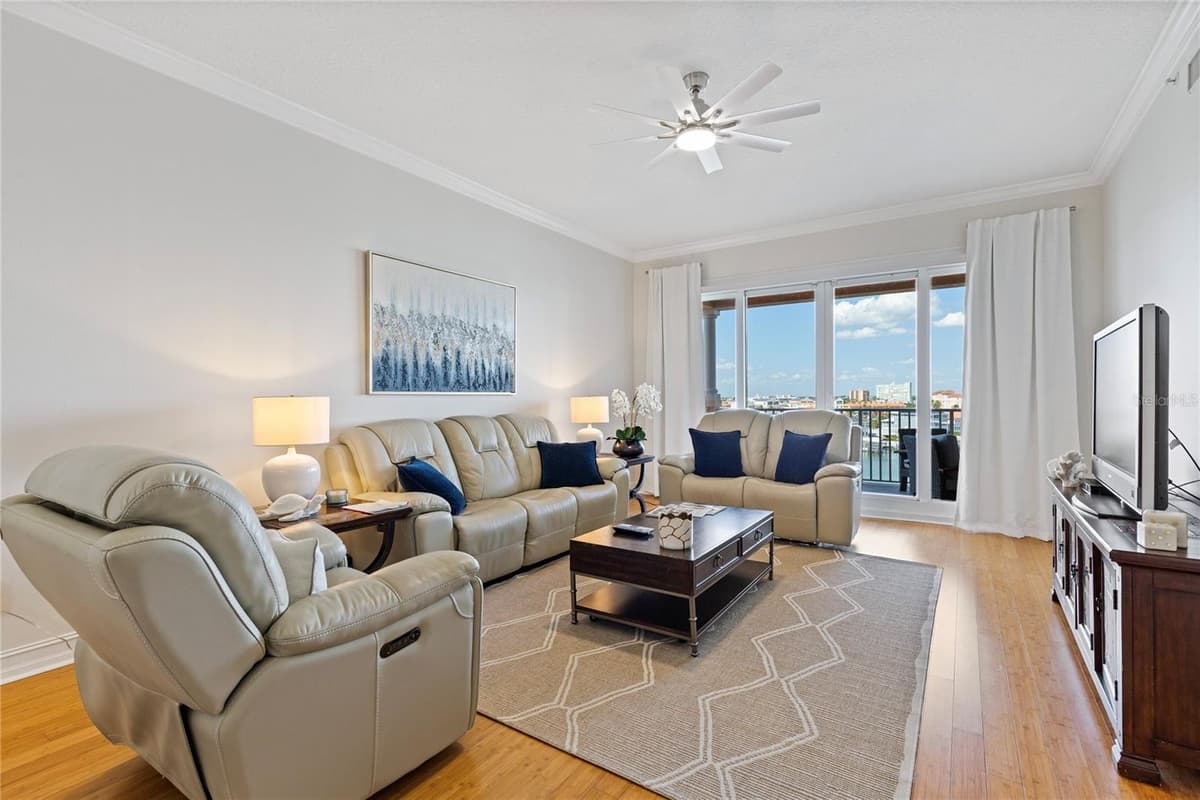 530 S GULFVIEW BLVD — photo 4 of 33