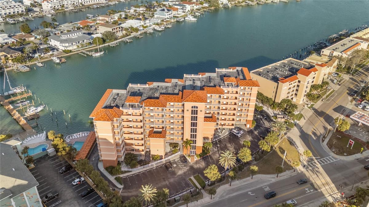 530 S GULFVIEW BLVD — photo 27 of 33