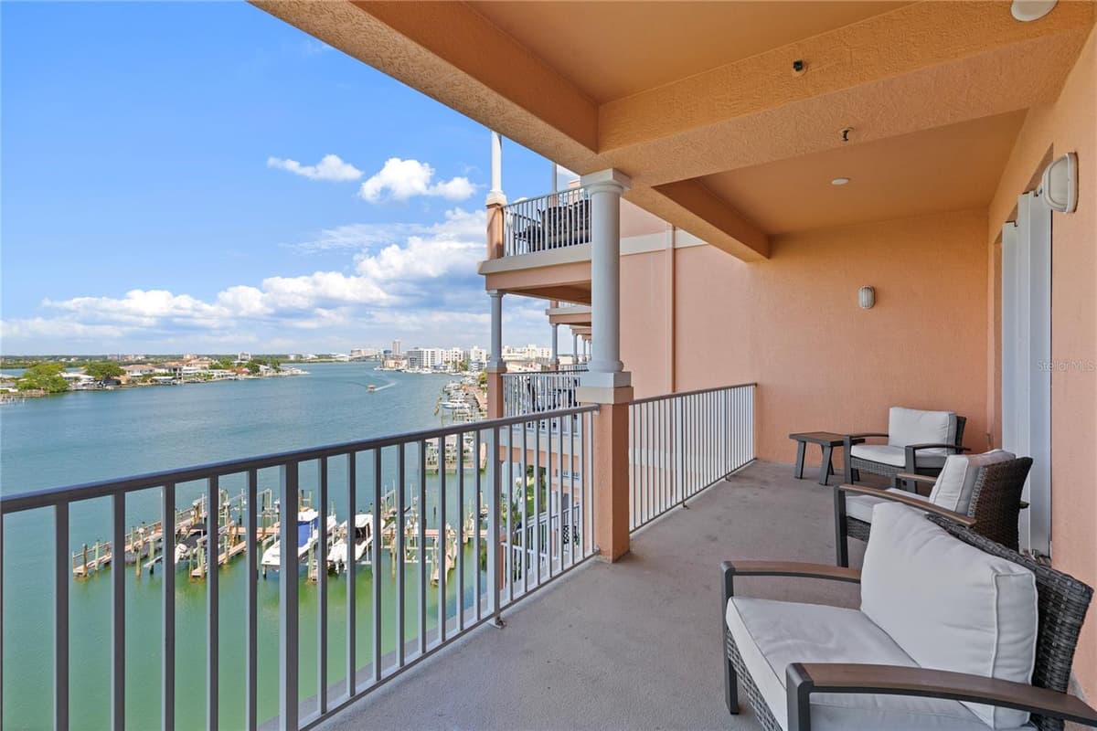 530 S GULFVIEW BLVD — photo 14 of 33