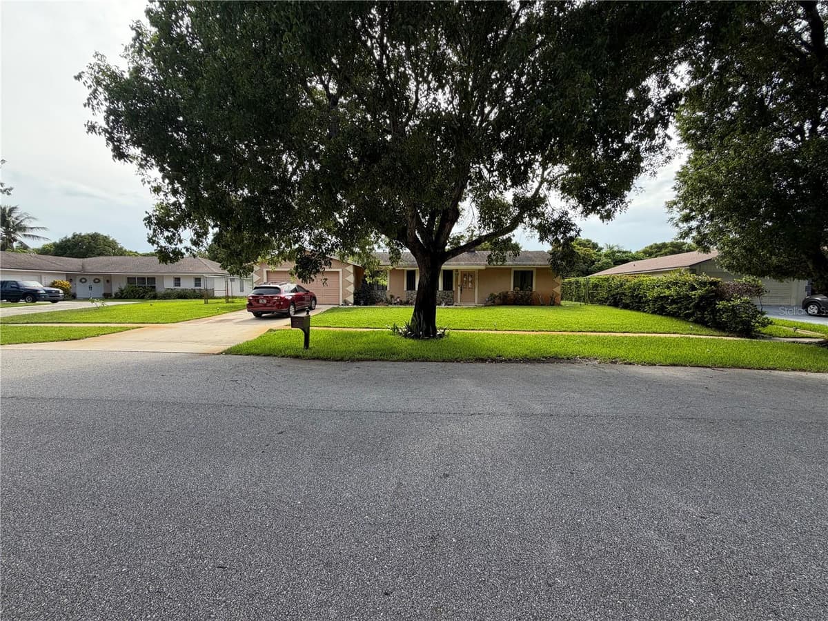 4215 LATONA AVENUE — photo 4 of 38
