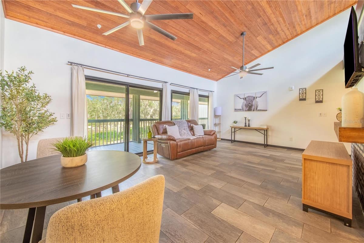 816 PINEWOOD COURT — photo 12 of 27