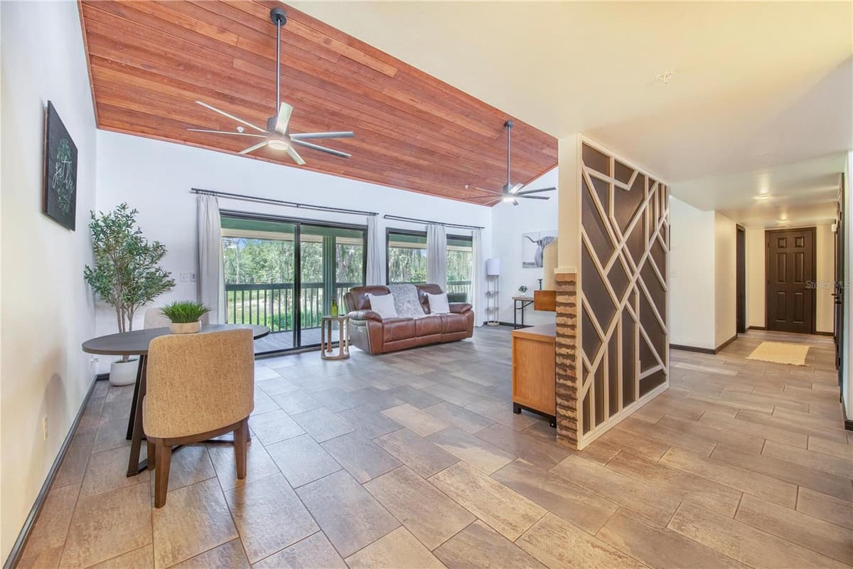 816 PINEWOOD COURT — photo 11 of 27