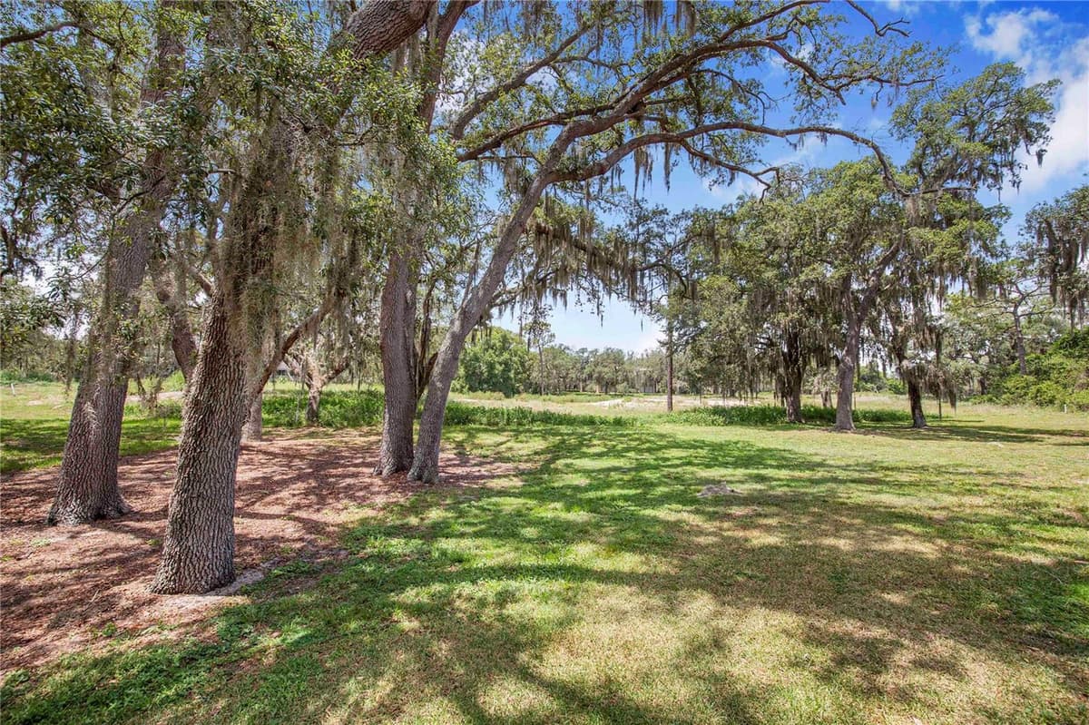 816 PINEWOOD COURT — photo 22 of 27