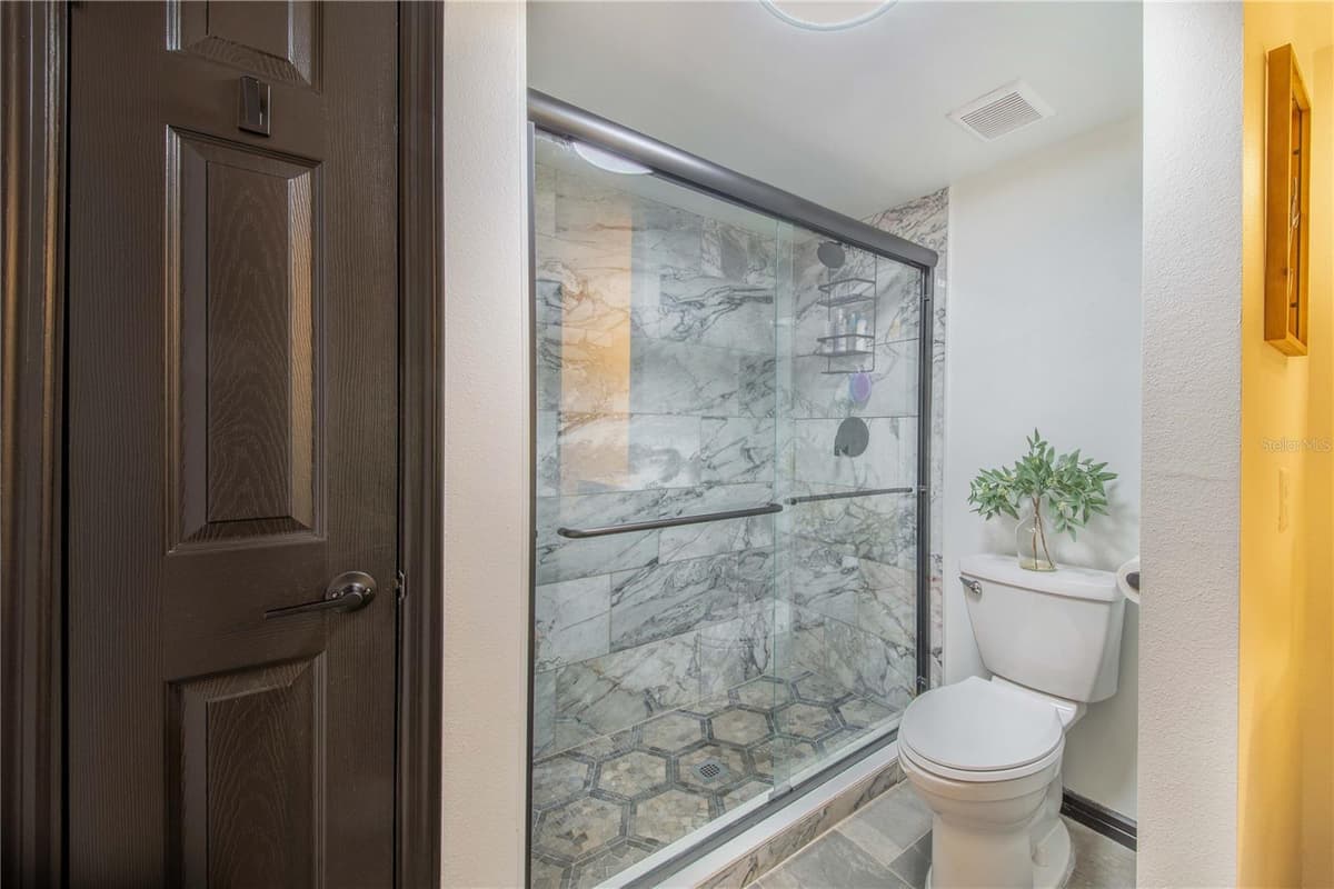 816 PINEWOOD COURT — photo 15 of 27