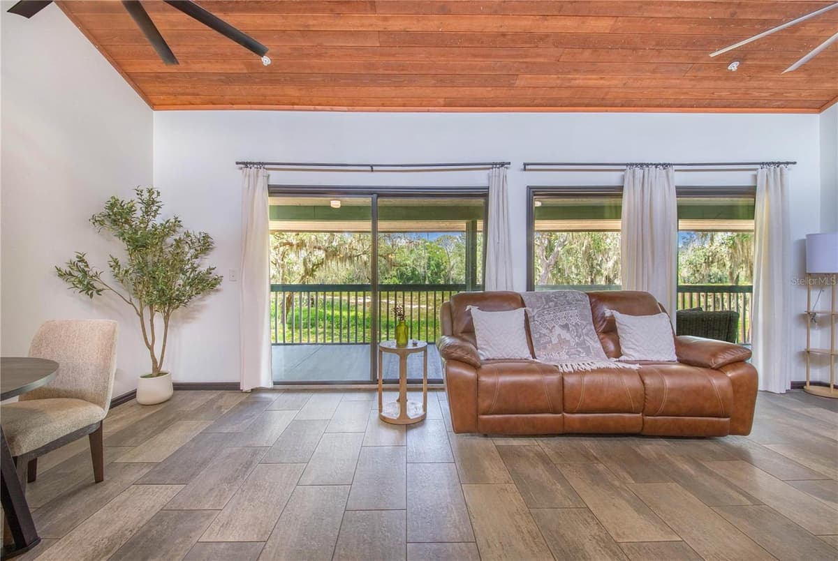816 PINEWOOD COURT — photo 10 of 27