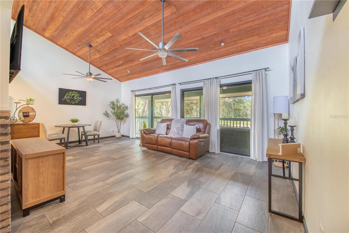 816 PINEWOOD COURT — photo 9 of 27