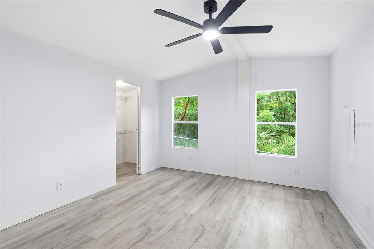 403 ACORN CIRCLE — photo 14 of 41