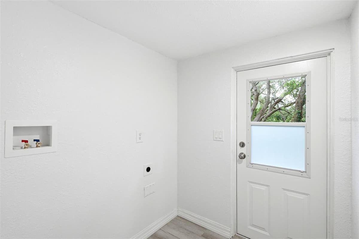 403 ACORN CIRCLE — photo 13 of 41