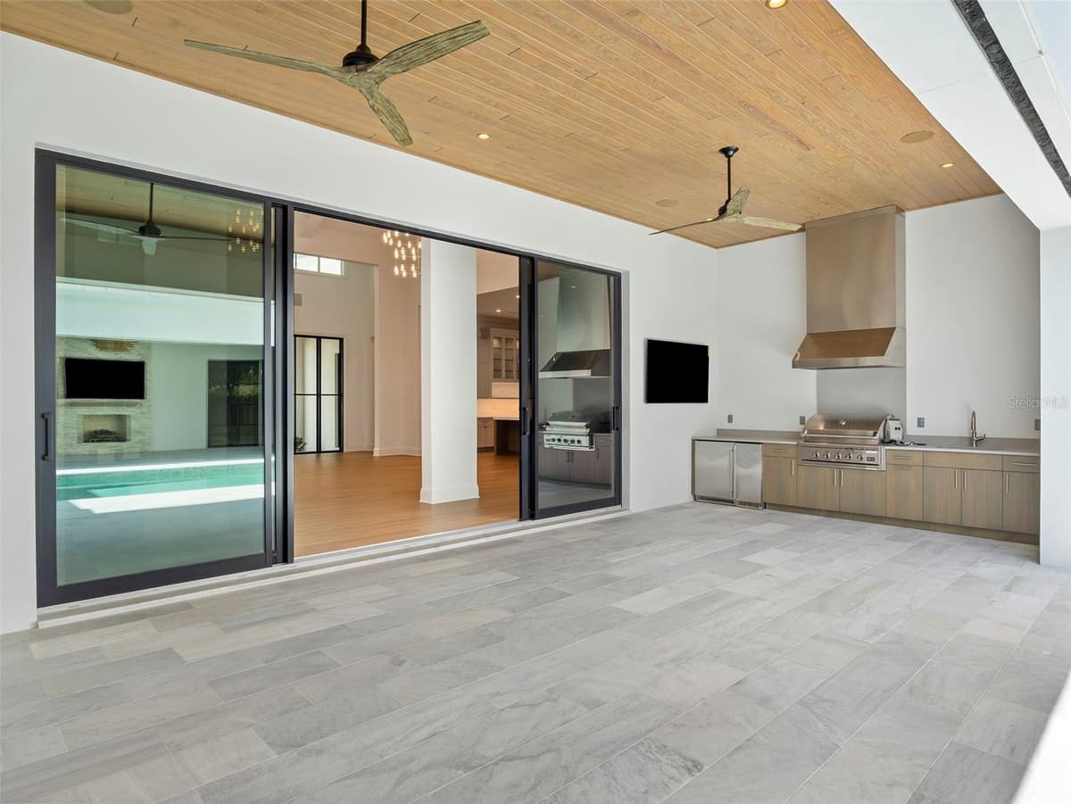 9316 GLADYS GARDEN CT — photo 10 of 73