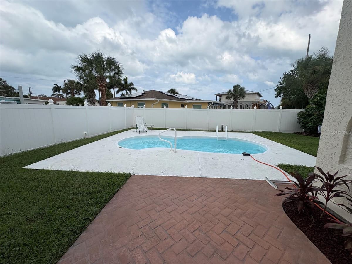 15810 REDINGTON DRIVE — photo 37 of 43