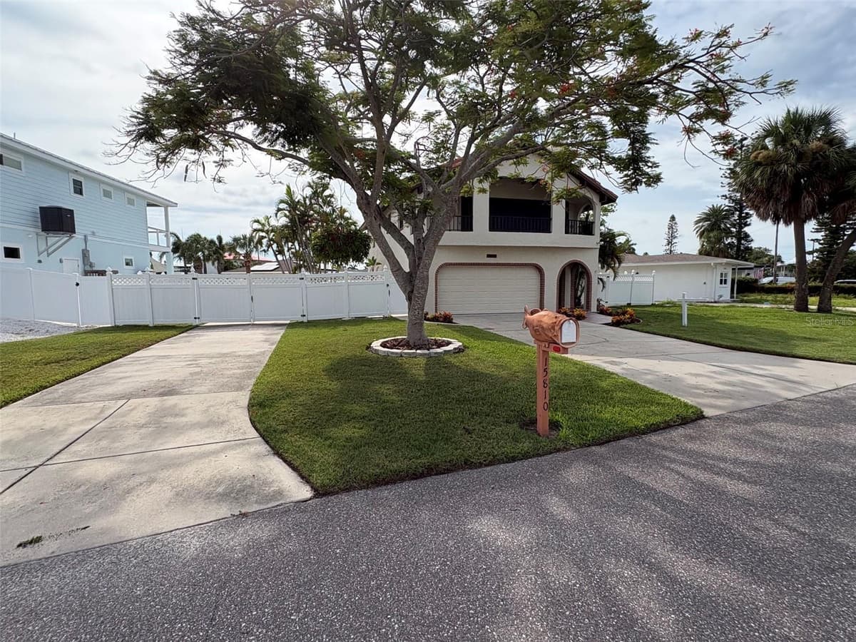 15810 REDINGTON DRIVE — photo 2 of 43