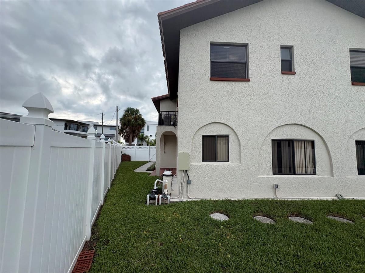 15810 REDINGTON DRIVE — photo 41 of 43