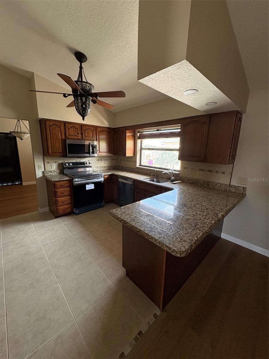 15810 REDINGTON DRIVE — photo 16 of 43