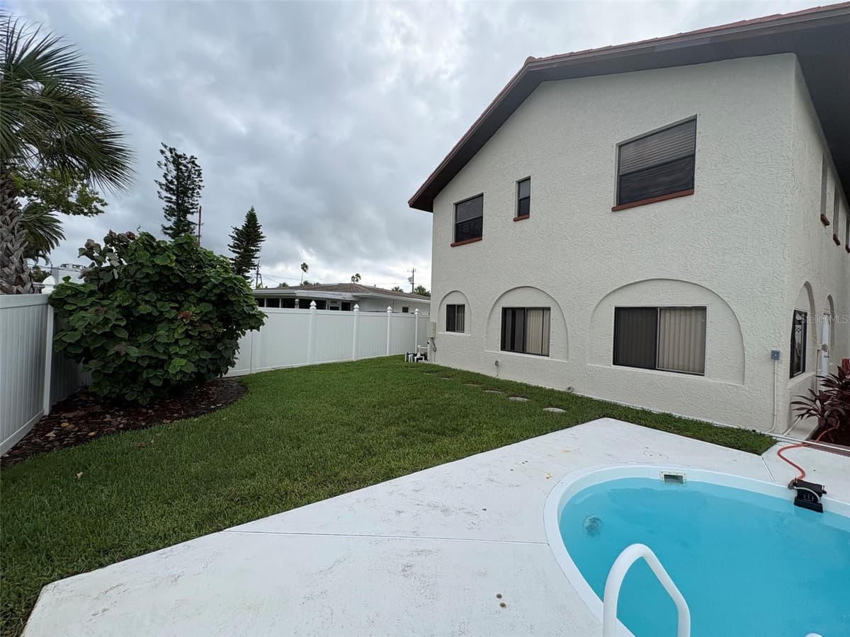 15810 REDINGTON DRIVE — photo 39 of 43