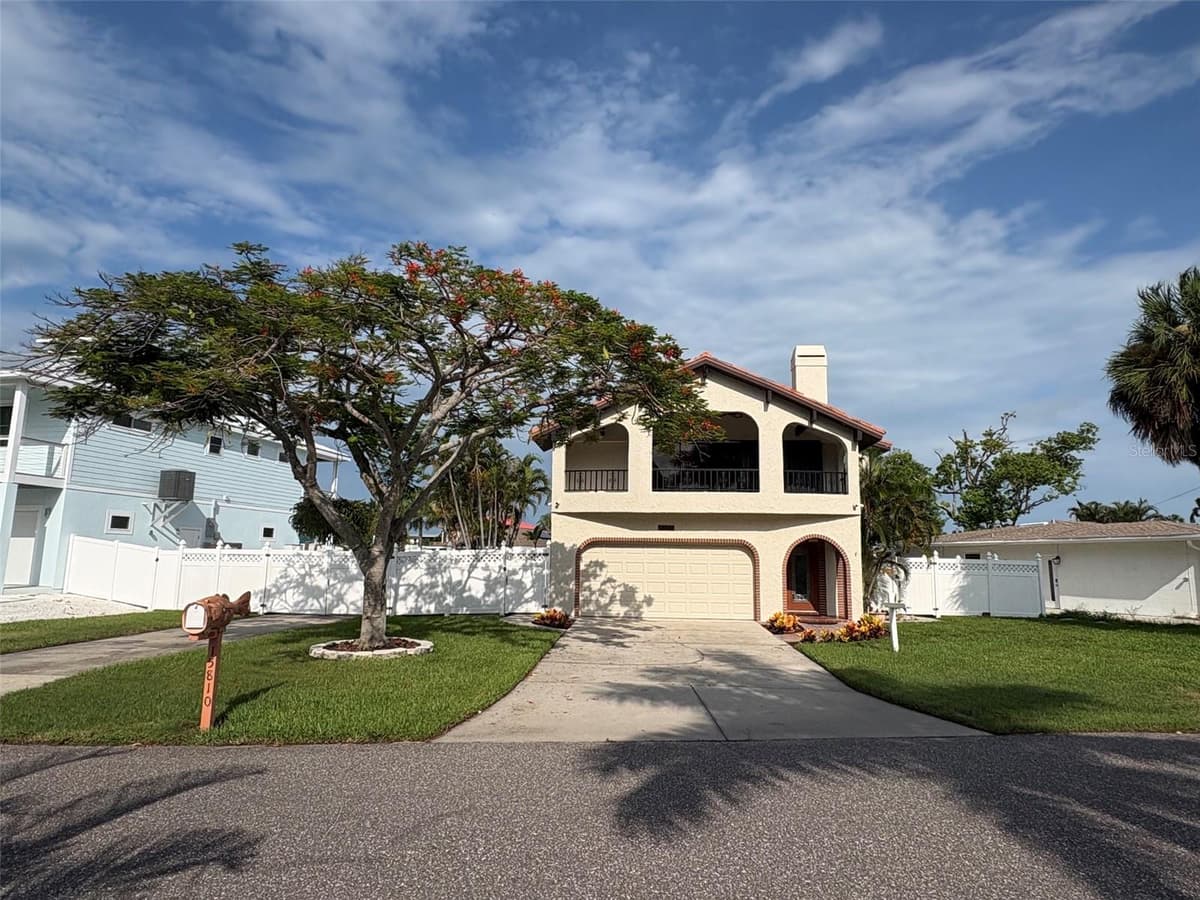 15810 REDINGTON DRIVE — photo 4 of 43