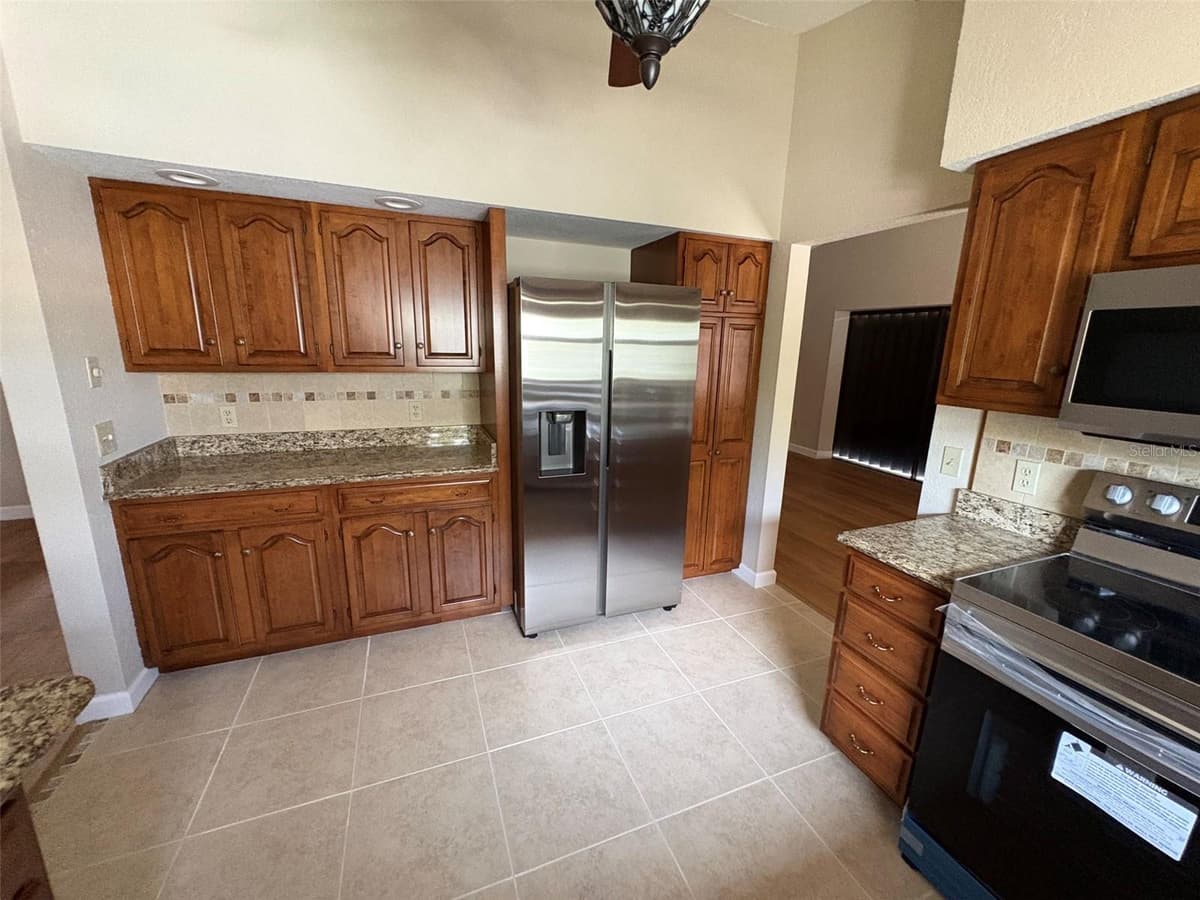 15810 REDINGTON DRIVE — photo 18 of 43