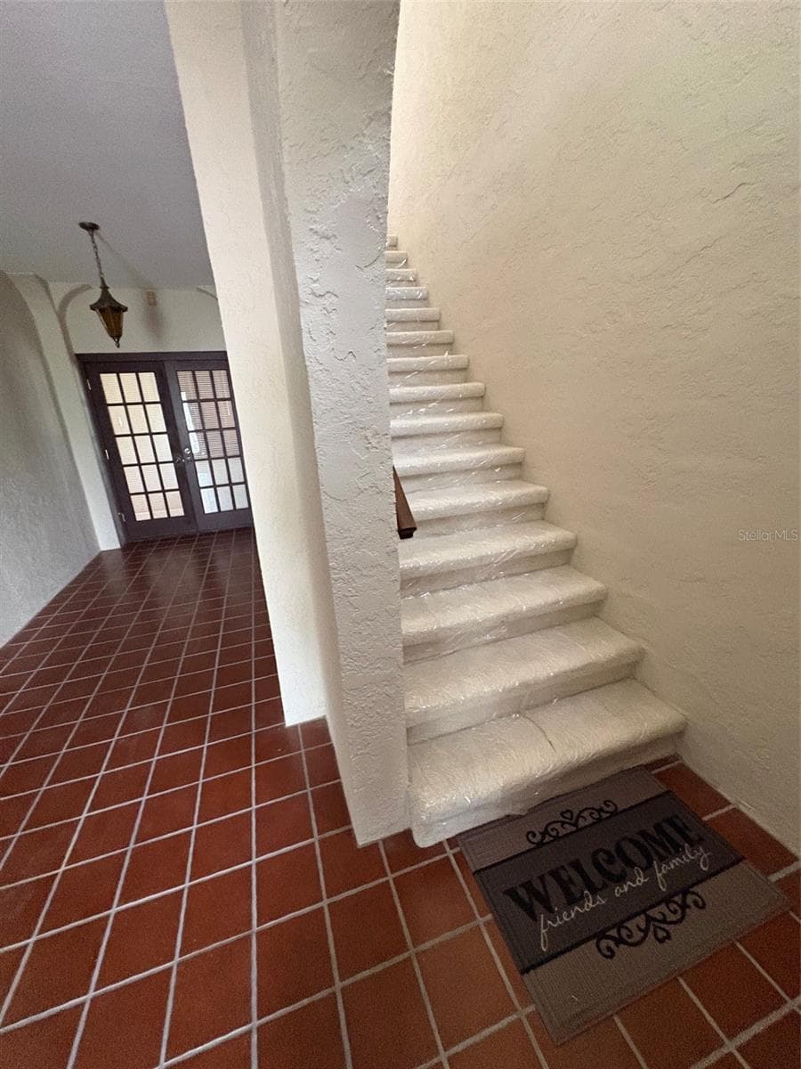 15810 REDINGTON DRIVE — photo 5 of 43