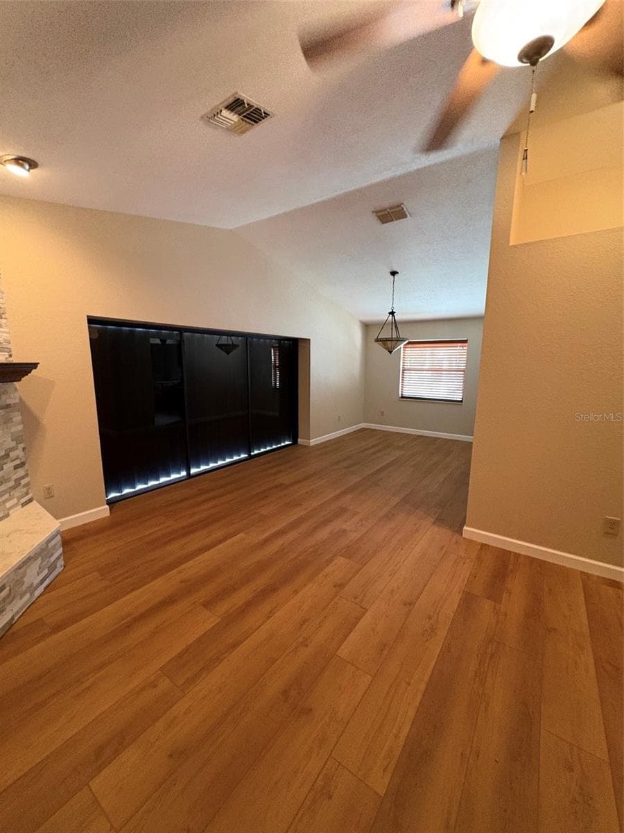 15810 REDINGTON DRIVE — photo 12 of 43